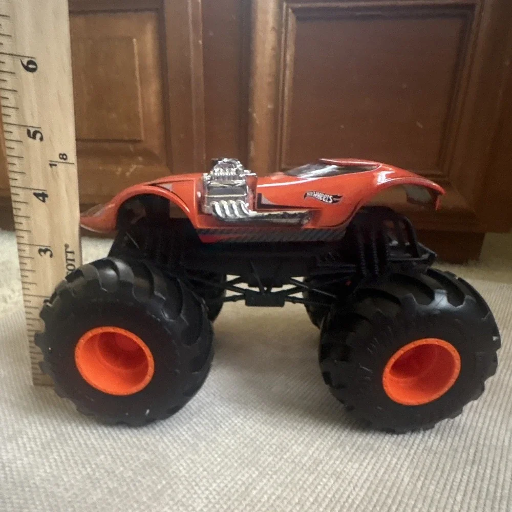 Hot Wheels Monster Trucks Twin Mill 1:24 Diecast Orange Vehicle GBV27 2018